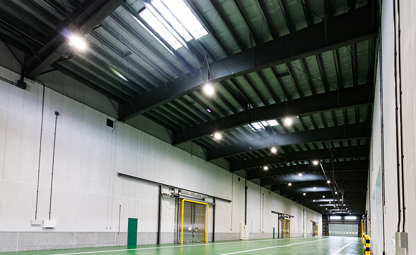 全農会津連合集荷施設美米蔵内観