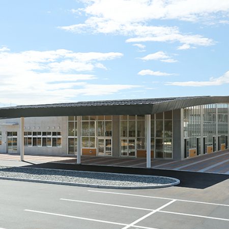須賀川市立義務教育学校稲田学園外観