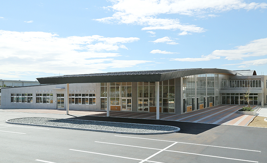 須賀川市立義務教育学校稲田学園外観