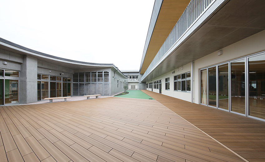 須賀川市立義務教育学校稲田学園外観